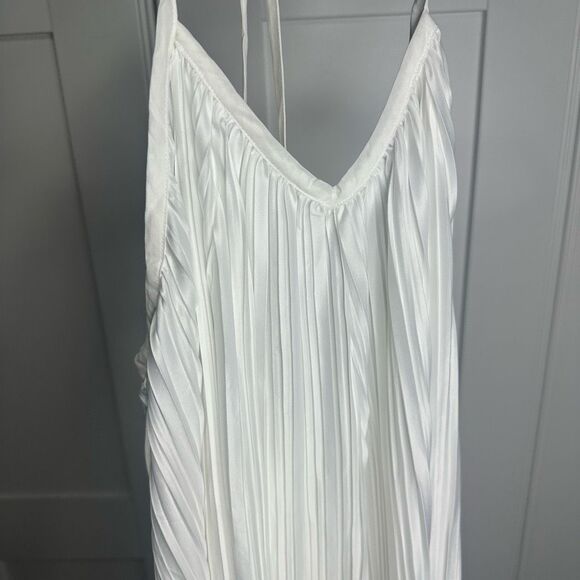 NWT LBLC Normal White Pleated Dress Flowy Size Medium (v1) - Picture 4 of 6